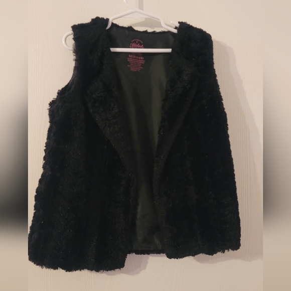 Girl's Black Faux Fur Vest Fuzzy & Soft Small 6-6x Open Vest Lapels Faded Glory. - Picture 2 of 11